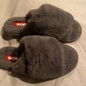 Sorel Gray Fuzzy Slippers